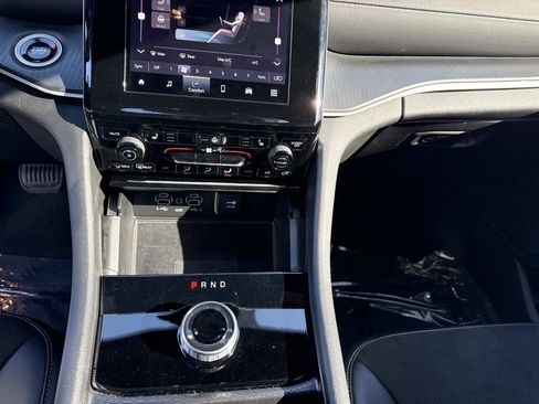 Used 2024 Jeep Grand Cherokee Altitude image 26