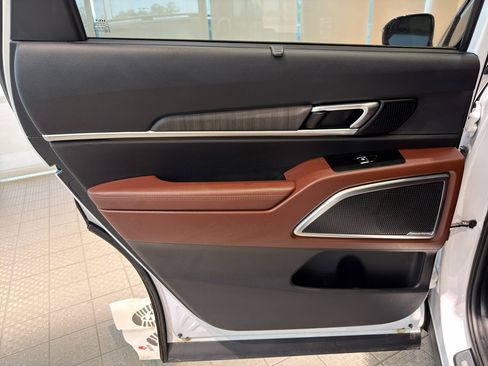 Used 2025 Kia Telluride SX FWD image 18