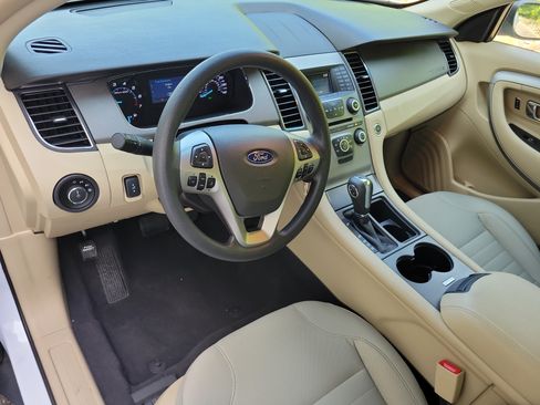 Used 2018 Ford Taurus SE FWD image 8