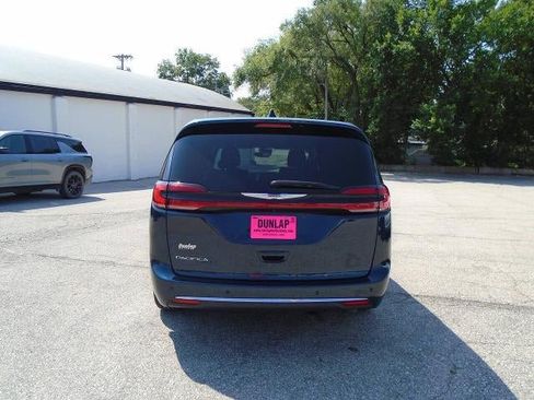 Used 2025 Chrysler Pacifica Select FWD image 26
