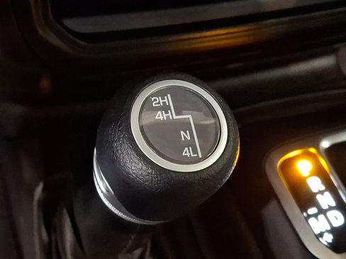 Used 2022 Jeep Gladiator Willys image 21