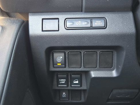 Used 2025 Nissan Frontier SV image 21