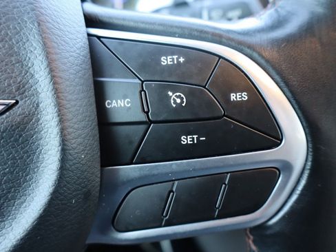 Used 2019 Chrysler Pacifica Touring-L Plus w/ Tire & Wheel Group FWD image 30