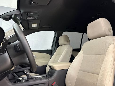 Used 2022 Chevrolet Traverse LS image 5