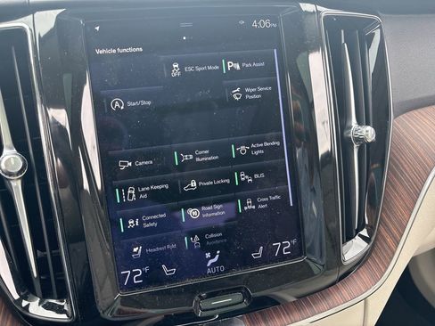 Used 2021 Volvo XC60 T5 Momentum w/ Premium Package image 20