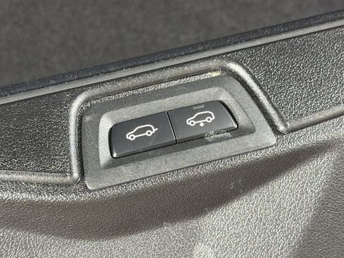 Used 2024 BMW X7 M60i w/ Executive Package image 19