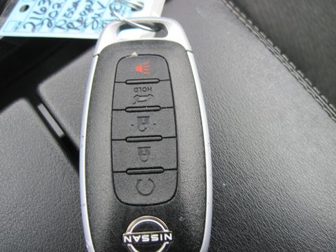 Used 2025 Nissan Rogue SV AWD/4WD image 22
