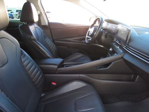 Used 2023 Hyundai Elantra Limited w/ Cargo Package image 9