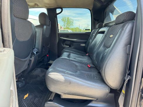 Used 2002 Chevrolet Avalanche 2500 w/ Convenience Pkg AWD/4WD image 16