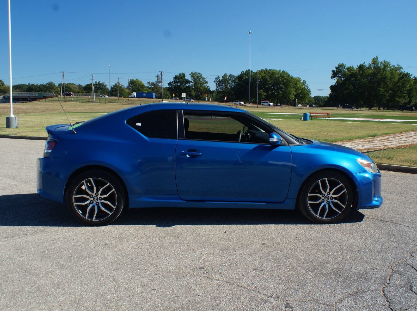 Used 2016 Scion tC FWD image 13