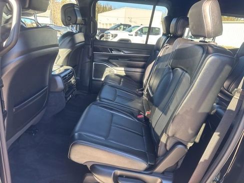 Used 2024 Jeep Wagoneer Series II w/ Flexible Seating Group AWD/4WD image 28