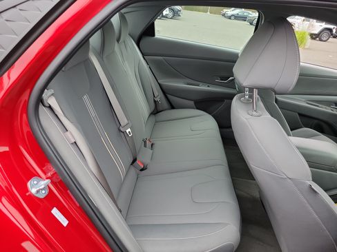 Certified 2025 Hyundai Elantra SEL FWD image 23