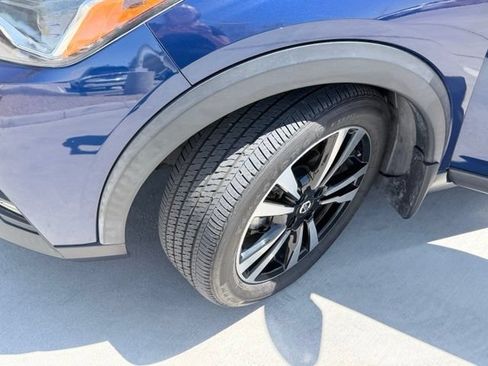 Certified 2019 Nissan Kicks SR w/ SR Premium Package FWD image 32