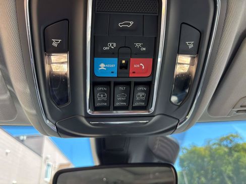 Used 2023 Jeep Grand Cherokee L Limited AWD/4WD image 29