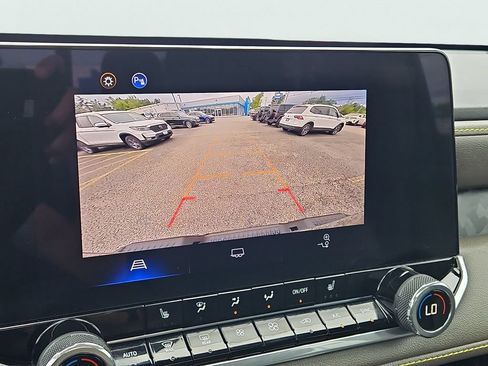 Used 2024 Chevrolet Colorado ZR2 w/ Safety Package AWD/4WD image 16