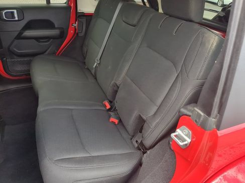 Used 2019 Jeep Wrangler Unlimited Sahara AWD/4WD image 16