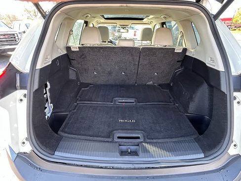 Used 2023 Nissan Rogue SL w/ SL Premium Package image 9