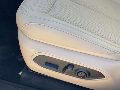 New 2026 Jeep Grand Cherokee L Limited RWD image 17