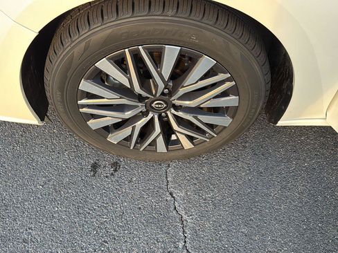 Used 2025 Nissan Altima 2.5 SV FWD image 35