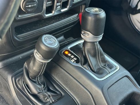 Used 2022 Jeep Wrangler Unlimited Sahara w/ Cold Weather Group image 11