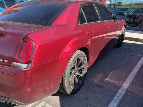 Used 2019 Chrysler 300 Touring w/ Sport Appearance Package image 5