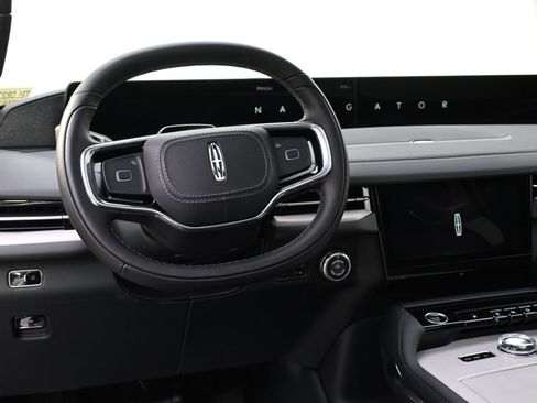 New 2026 Lincoln Navigator Reserve AWD/4WD image 12
