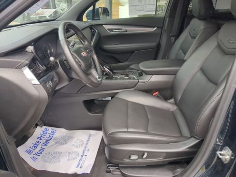 Used 2025 Cadillac XT6 Luxury w/ LPO, Floor Liner Package AWD/4WD image 16