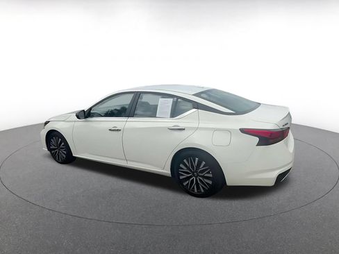 Used 2025 Nissan Altima 2.5 SV FWD image 10