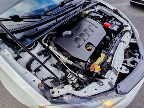 Used 2016 Toyota Corolla LE image 37