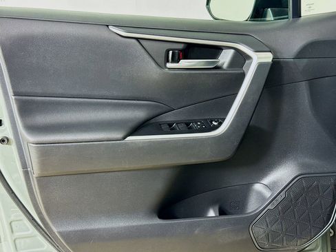 Used 2021 Toyota RAV4 XLE w/ Convenience Package AWD/4WD image 11