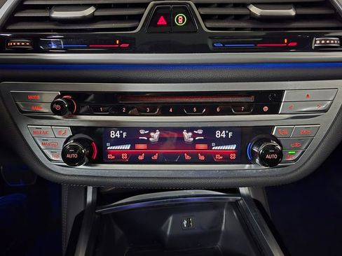 Used 2019 BMW 750i xDrive image 31