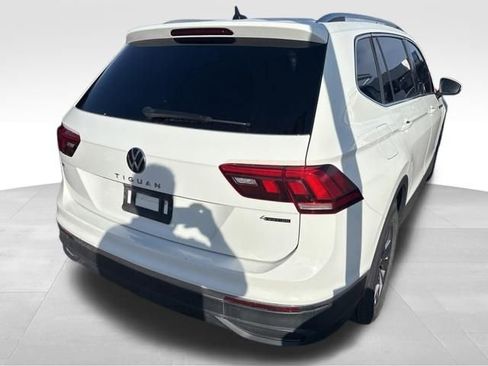 Used 2022 Volkswagen Tiguan SE AWD/4WD image 18