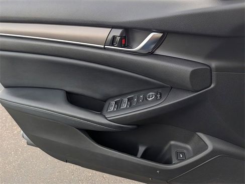 Used 2018 Honda Accord LX image 19