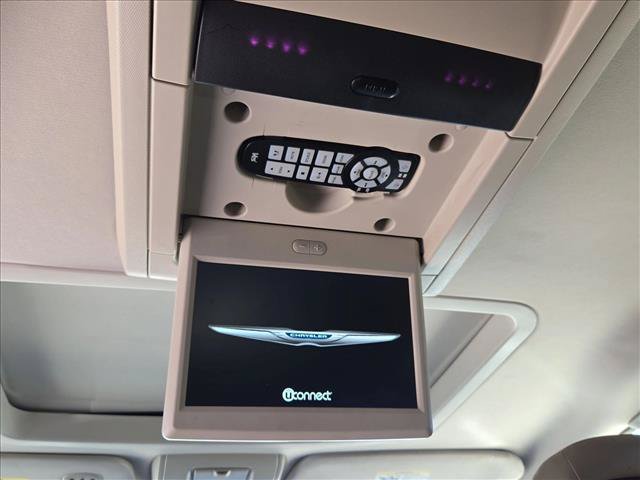 Used 2013 Chrysler Town & Country Limited w/ Luxury Group FWD image 17
