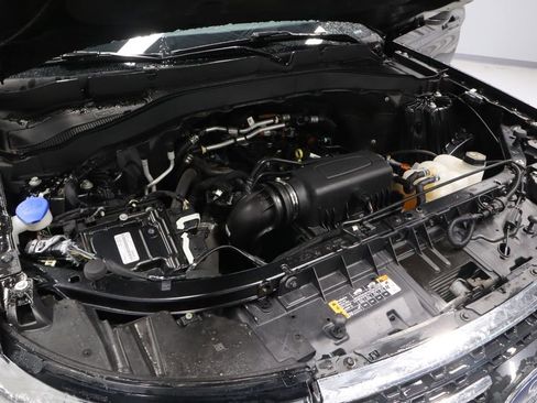 Used 2023 Ford Explorer XLT AWD/4WD image 13