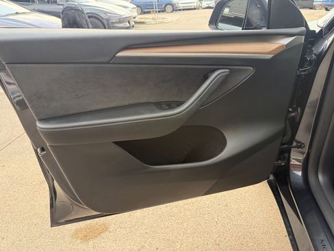 Used 2024 Tesla Model Y Long Range AWD/4WD image 57
