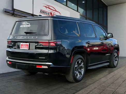 Used 2024 Jeep Wagoneer Series III w/ HD Trailer Tow Package image 4