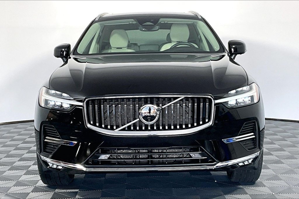 Used 2023 Volvo XC60 B5 Plus FWD image 3