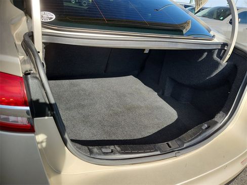 Used 2019 Ford Fusion SE image 12