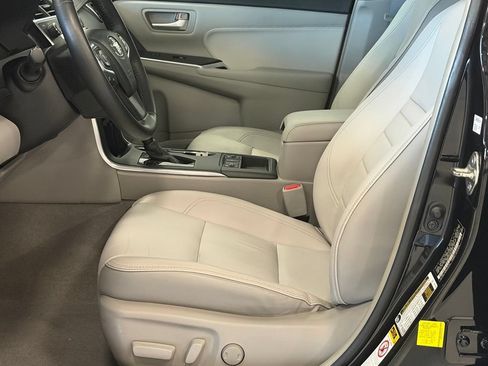 Used 2015 Toyota Camry XLE w/ Moonroof Package FWD image 12