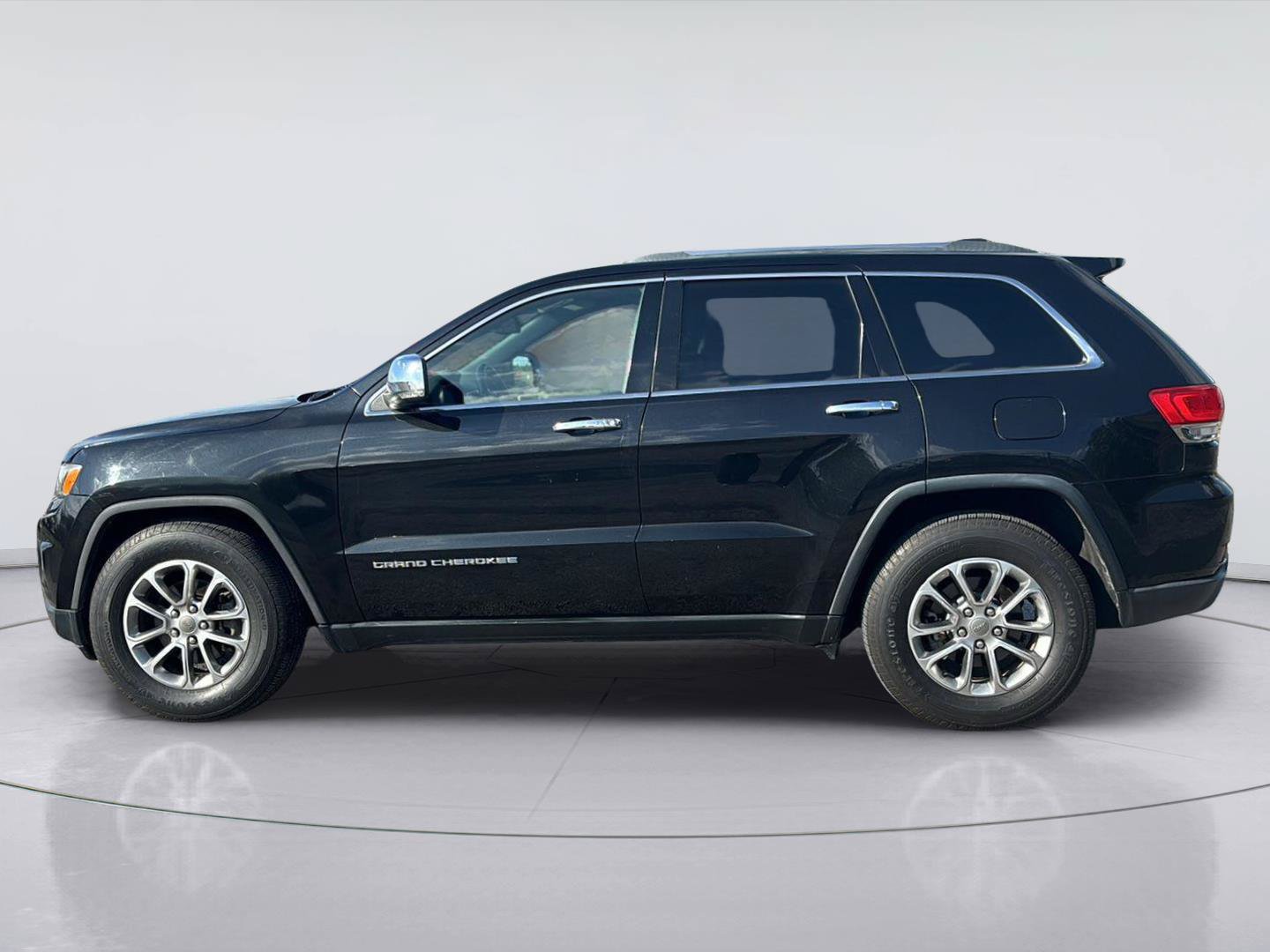 Used 2015 Jeep Grand Cherokee Limited RWD image 2