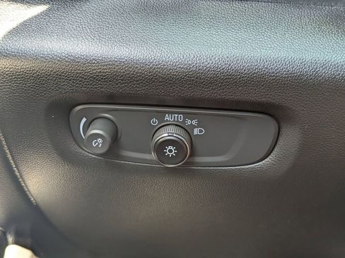 Used 2023 Chevrolet Traverse High Country AWD/4WD image 28