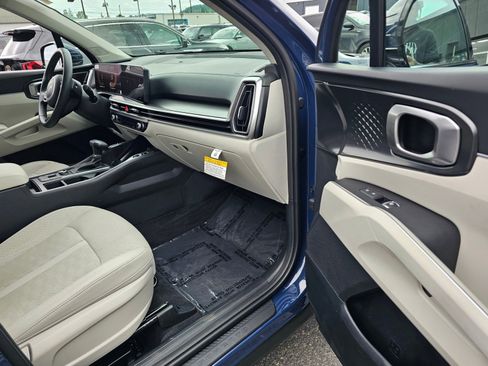 Used 2024 Kia Sorento S image 12