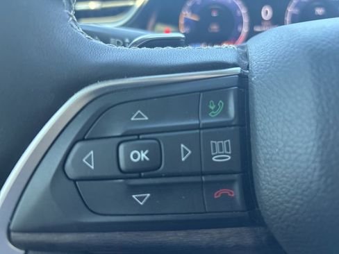 Used 2024 Jeep Grand Cherokee Limited image 18