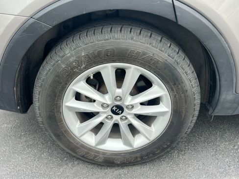 Used 2019 Kia Sorento LX image 15