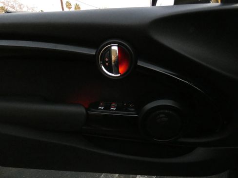 Used 2018 MINI Cooper S image 26