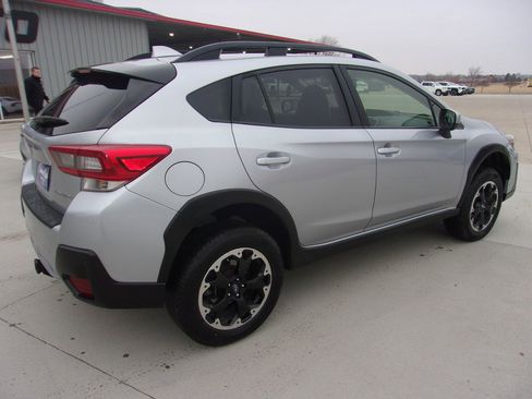 Used 2021 Subaru Crosstrek 2.0i Premium image 3