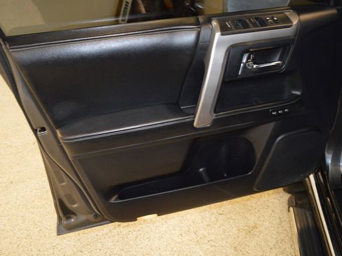 Used 2014 Toyota 4Runner Limited image 14