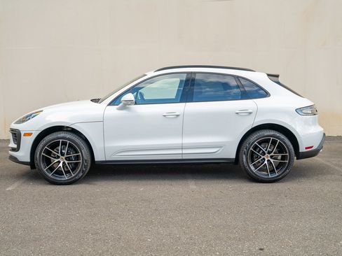 Certified 2025 Porsche Macan image 2