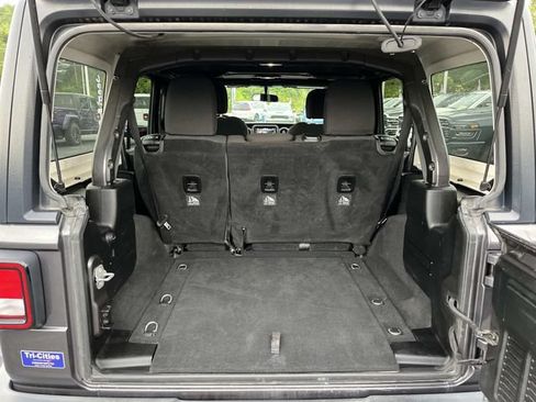 Used 2018 Jeep Wrangler Unlimited Sport S AWD/4WD image 19